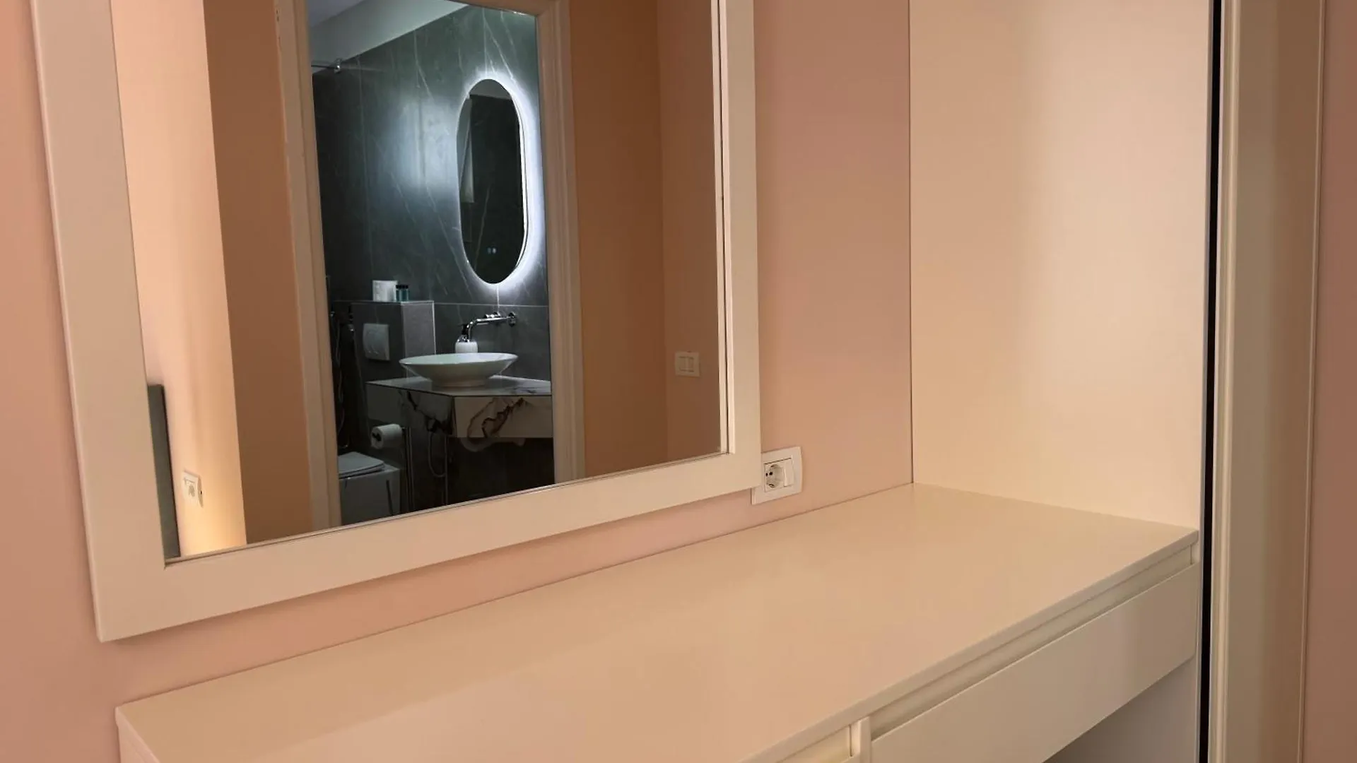 Fane'S Rooms Himare Hotel