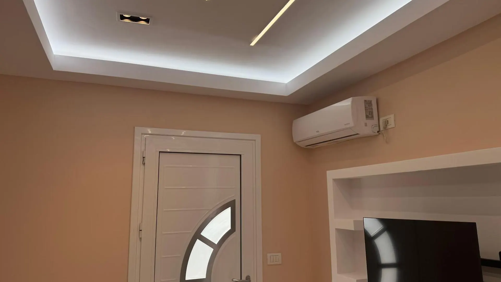 Fane'S Rooms Himare Hotel