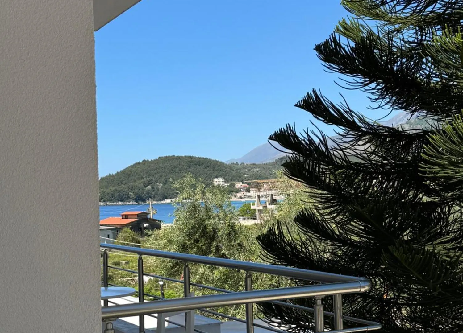Fane'S Rooms Himare Hotel