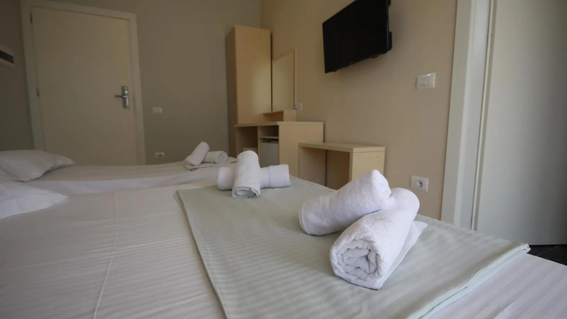 Fane'S Rooms Himare