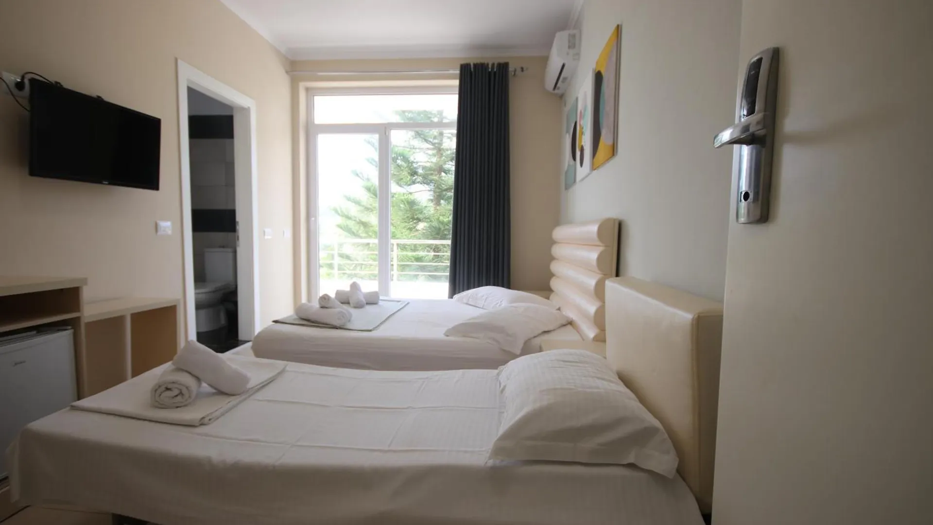 Hotel Fane'S Rooms Himare