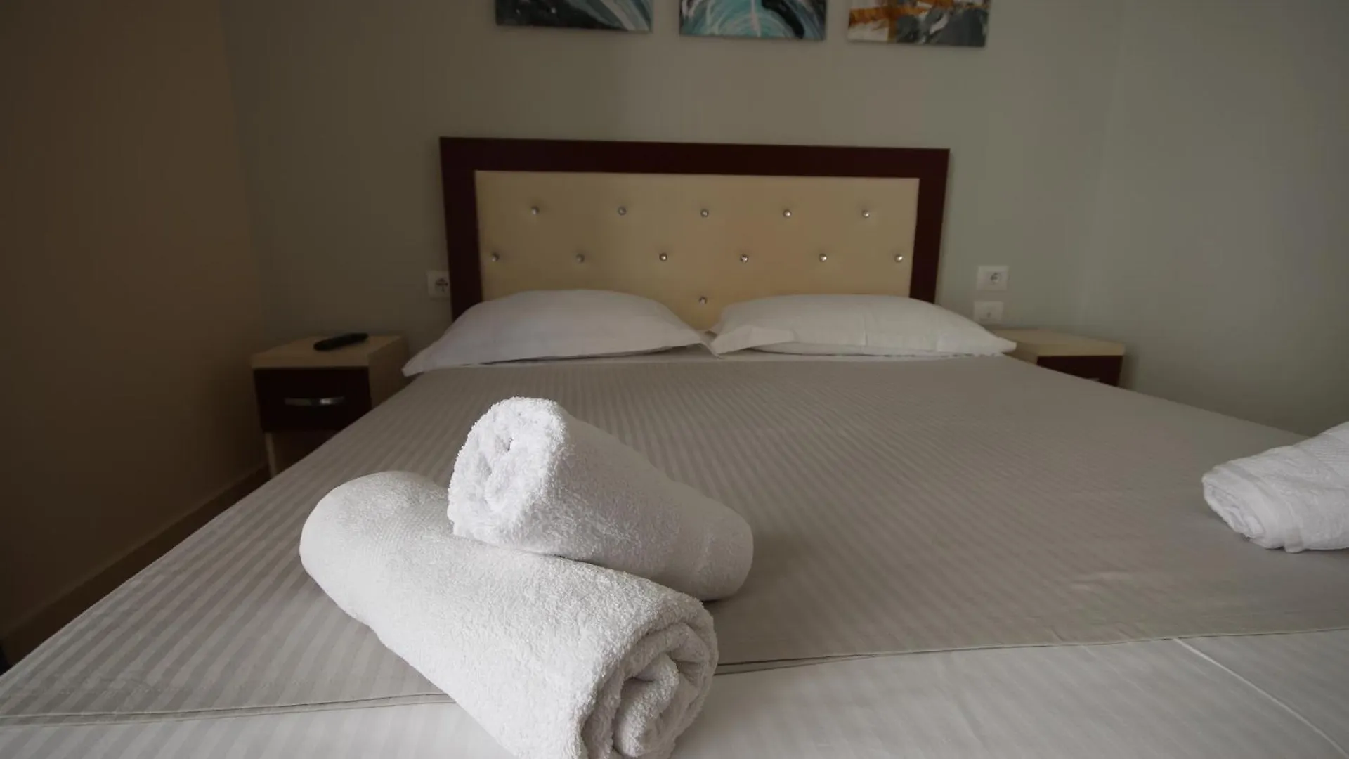 Fane'S Rooms Himare 0*,