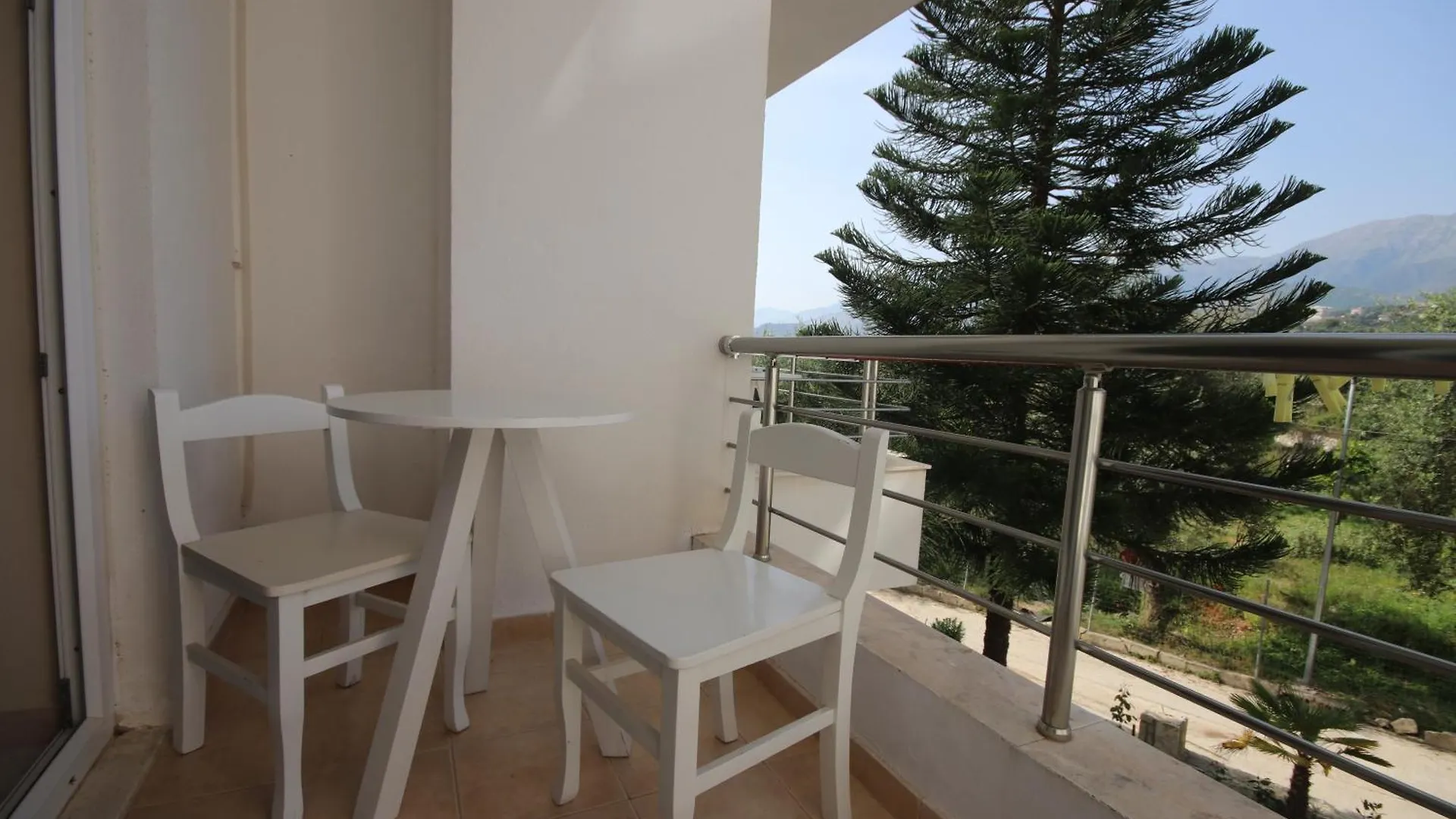 Fane'S Rooms Himare Hotel