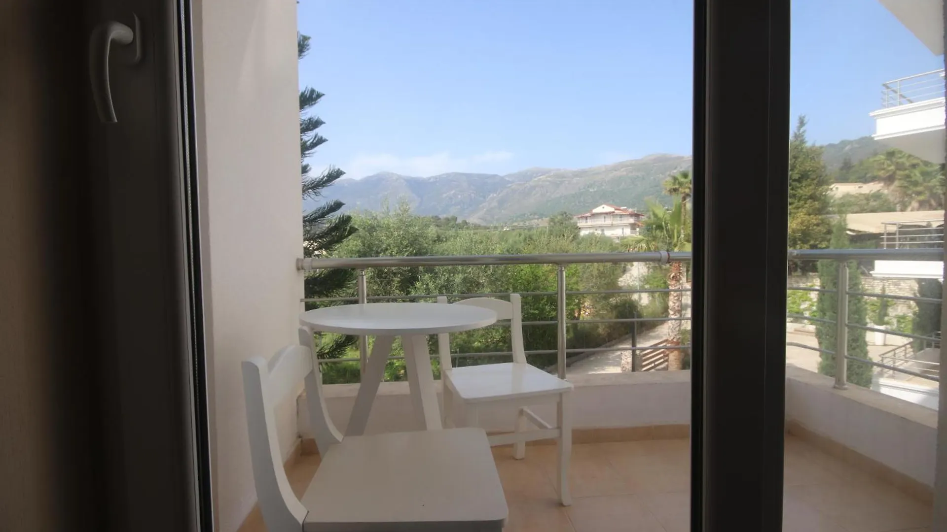 Fane'S Rooms Himare 0*,