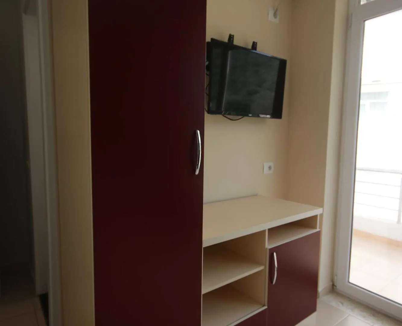 Fane'S Rooms Himare 0*,
