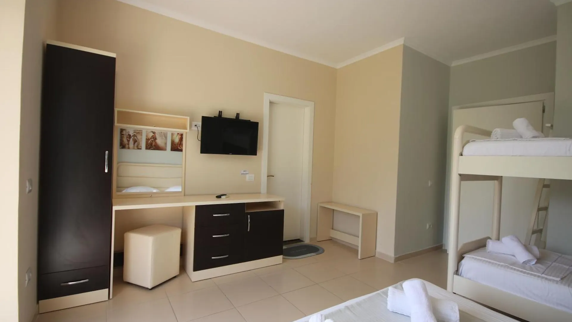 Fane'S Rooms Himare