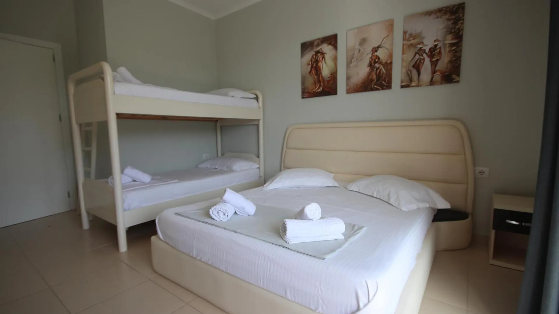 Fane'S Rooms Himare Hotel