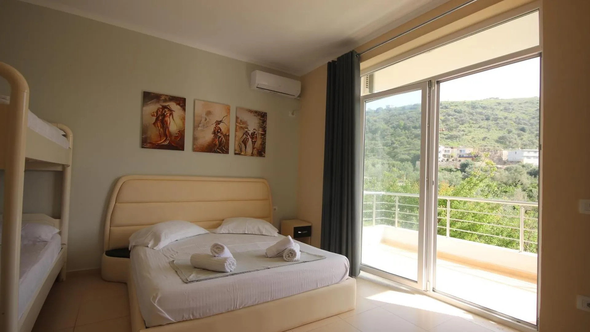 Fane'S Rooms Himare 0*,  Albania
